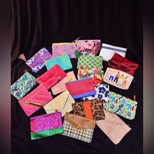 Assortment of 21 small bags ✨